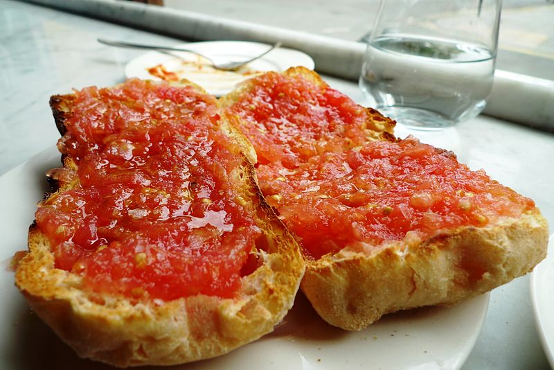 Tostada con tomate y aceite